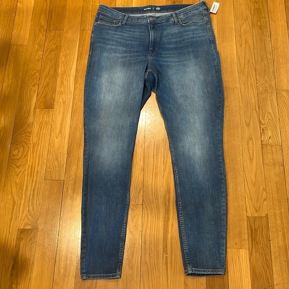 NWT Old Navy women’s  high-rise rockstar super skinny jeans size 18 tall .